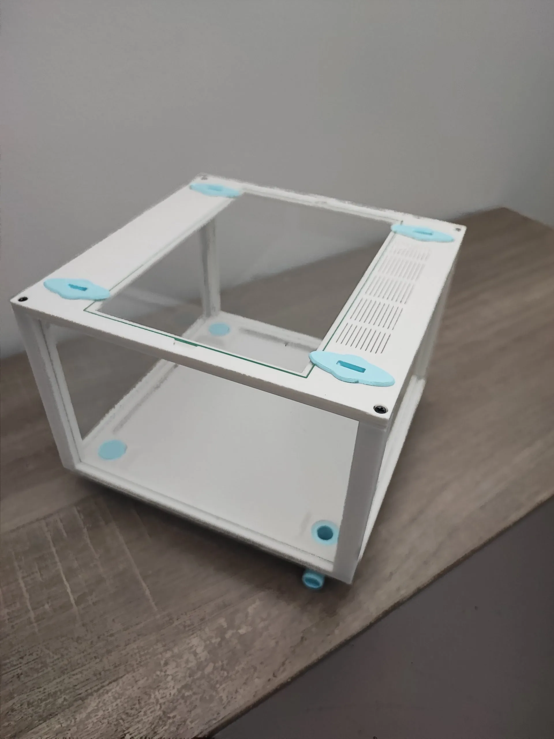 Aire de chasse en verre véritable et impression 3D – design carré et modulable, fabrication française.