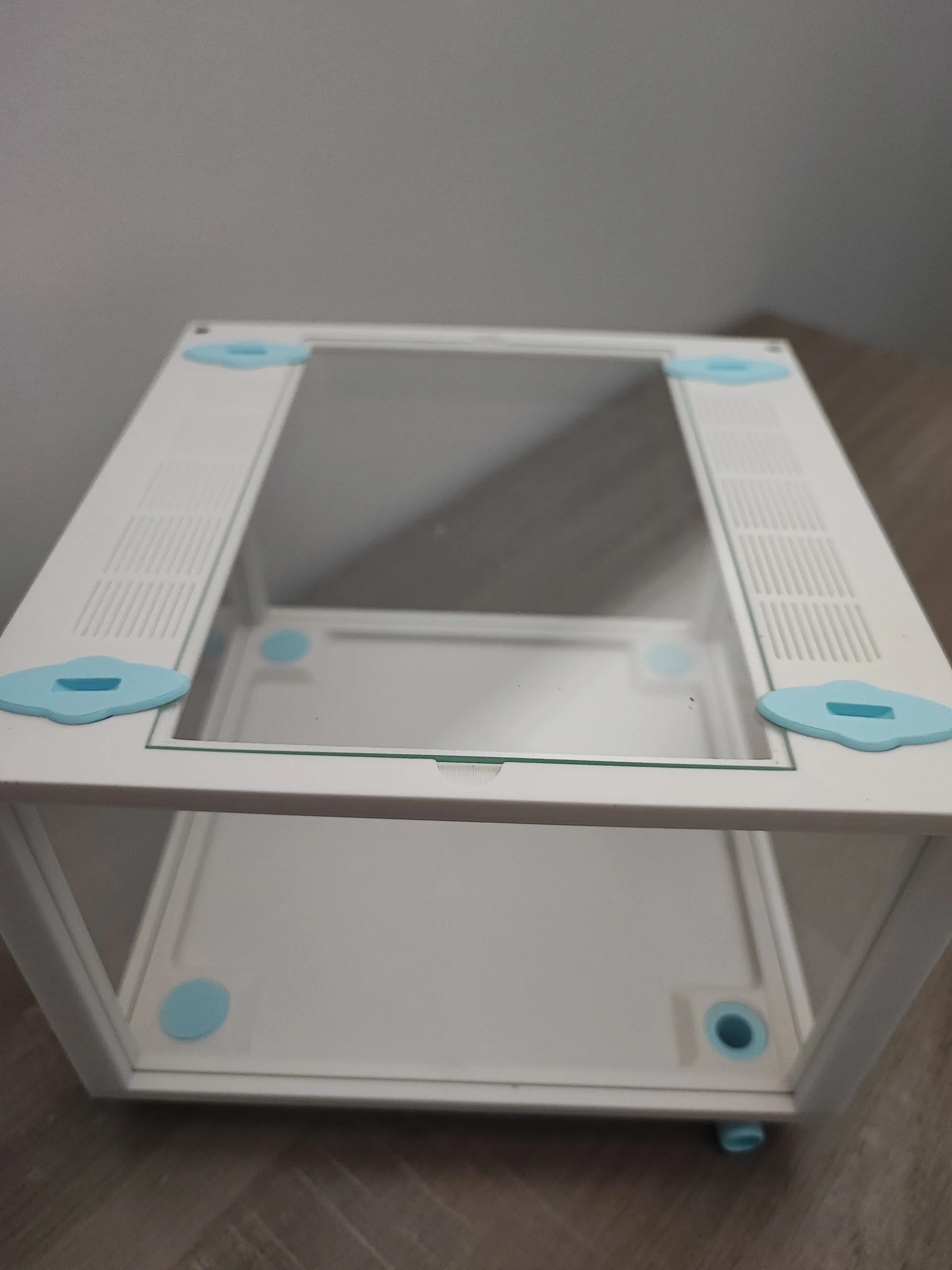 Détail de la plaque supérieure ventilée en impression 3D – aération anti-évasion pour aire de chasse.